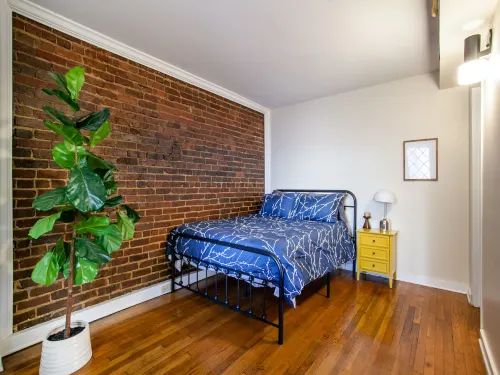 Spacious Old City Loft Hotels in Knox County