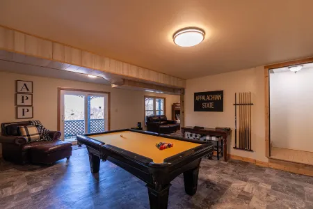 Hot Tub, Game Room, Scenic Views - Charming Mountain Hideout