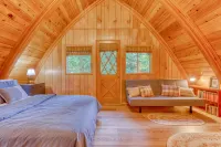 Creek-side mountain cabin with fireplace, balcony & full kitchen - near hiking Hôtels à : Rhododendron