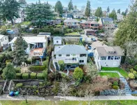 Hot Tub and BBQ Surrounded by Nature - Charming Scenic Escape Các khách sạn gần Link Light Rail - Tukwila Station
