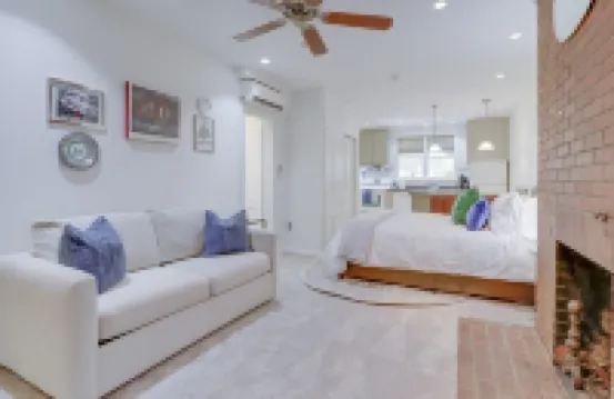 Cozy Living Space with Modern Amenities Near Landmarks - Charming Oasis 鄰近國會山的酒店