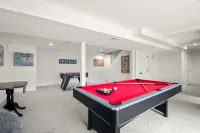 Pond Front Retreat with Game Room - Charming Escape 차탐 호텔