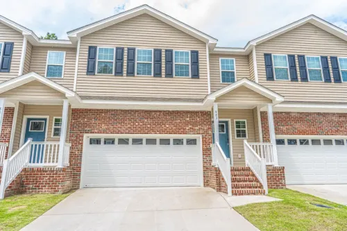 Chic Haven - Private Deck, WiFi, Family Retreat Hotels in Aberdeen