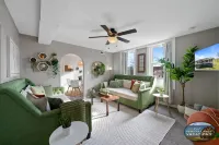 Charming Suite with Parking Near King and Queen Rooms Hôtels à : Lyons
