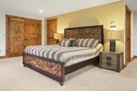 Hot Tub and Elevator - Stunning Mountain Sanctuary Hotels in Lincoln