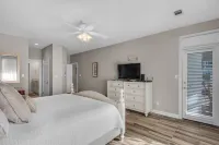 Gorgeous Community Pool and Tennis Courts - Exquisite Beach Villa Retreat