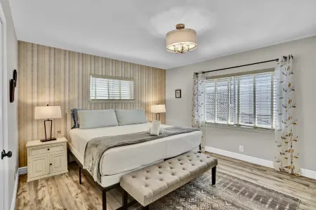 Rooftop Fire Pit and Beach Gear - Charming Coastal Escape