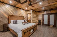 Cozy Retreat - Hot Tub, Fireplaces, Music Vibe Hotels in McCurtain County