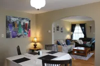 Charming Modern Retreat Near Downtown Jeffersonville & Bob Hedge Park