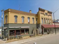 Beautiful Century old Apartments-Apt B Hotels in Algoma