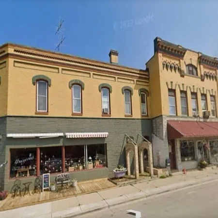 Beautiful Century old Apartments-Apt B