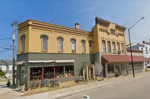 Beautiful Century old Apartments-Apt B