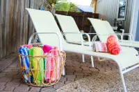 Spacious 4-bedroom house with Make-up bar, WiFi, Games, Hot-tub, & pool