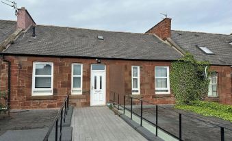 Central 3-Bed Seaside Apartment - Sleeps 5