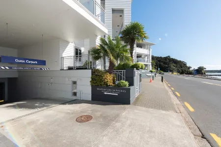 Paihia 2 Bedroom Apartment with Pool
