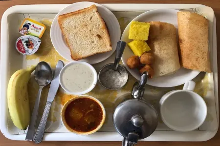 Bentley Hotel, Marine Drive Отели рядом с достопримечательностью «Вокзал Чхатрапати-Шиваджи»