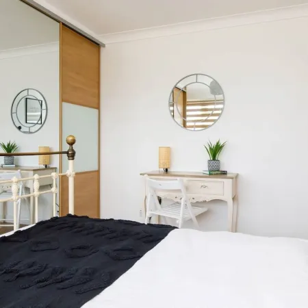 Charming Bolthole 400m to Beach