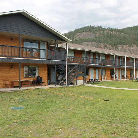 Christina Lake Motel and RV Park