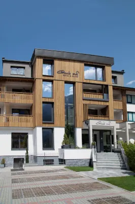 Hotel & Suites Glück Auf Hotels near Ahorn (Mayrhofner Bergbahnen AG)