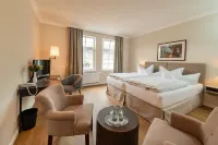 Glockenhof Hotels near St George's Fountain