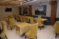 The Royal Class Hotel - breakfast