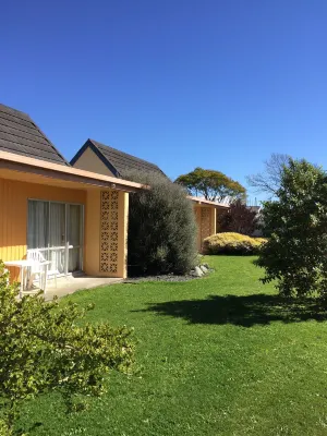 Milton Chalet Motel Hotels in 