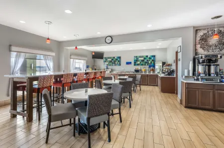 Best Western Club House Inn  Suites