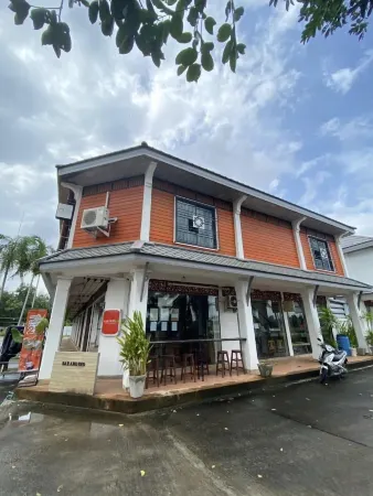 Express Urt Отели рядом с достопримечательностью «Wat Sathol Thammaram»