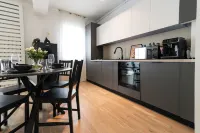 Maria - Modern Apartment with Parking and Workspace
