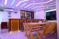 阿普里克斯河畔飯店