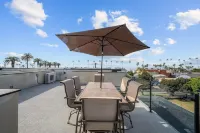 Rooftop Home with Ocean View & Private Parking