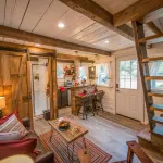 Cozy Cabin Little Red Hen 12 Min to Magnolia Hotels in Elm Mott