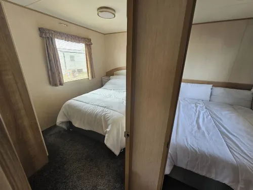 Ty Mawr Chalet Sleeps 6 With Fireplace - 2-Star