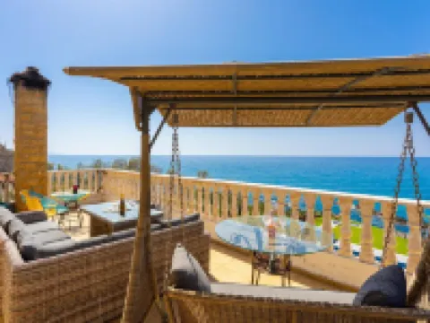 Villa Beach Heaven Hotels in Pomos