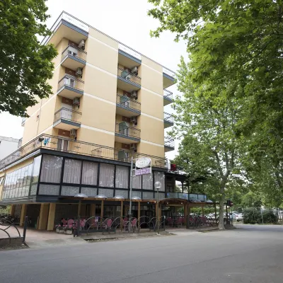 Hotel Settebello B&B Hotels near Leaves Cathedral