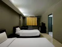 Centric Place Hotel Các khách sạn gần Ga MRT Phetchaburi