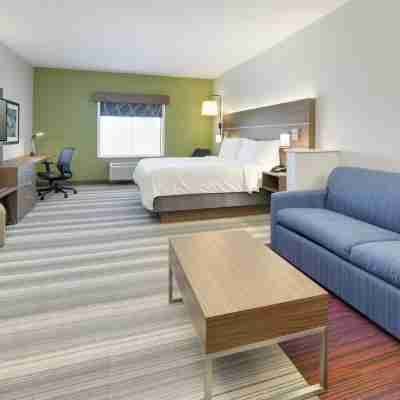 Holiday Inn Express & Suites DENTON NORTH by IHG Rooms