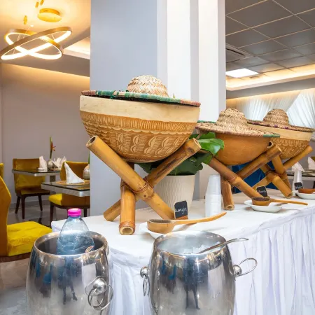 Oak Plaza Hotels East Airport