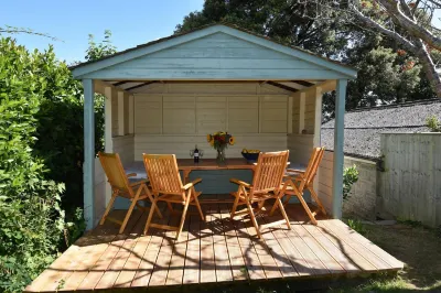 Arden Villa, Sleeps 8, Moments from the Golden Sandy Beach of Ryde Hotels near Ryde Esplanade