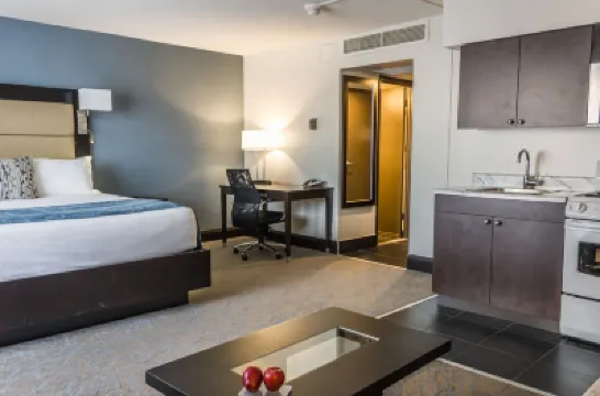 Ottawa Embassy Hotel & Suites Hotel berhampiran Pusat Bandar Ottawa