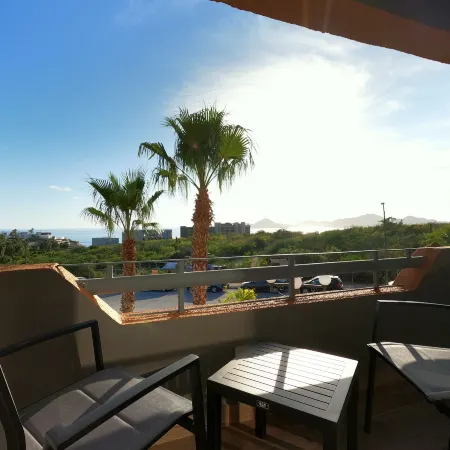 Sunrock Hotel & Suites