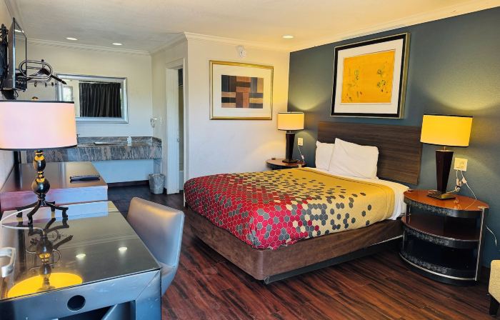 Baymont by Wyndham Bakersfield