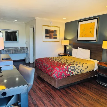 Baymont by Wyndham Bakersfield
