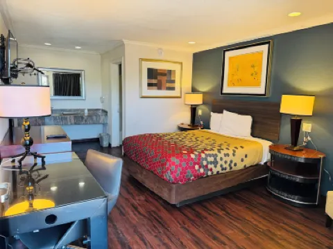 Baymont by Wyndham Bakersfield Hotels in Kern County