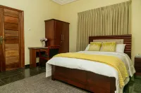 Sunrise Cave Guest House Hotel di Aburi