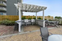 Twin Palms by Book That Condo