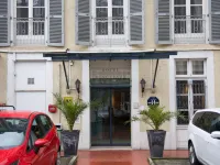 Hôtel le Roncevaux Ξενοδοχεία στην πόλη Πο