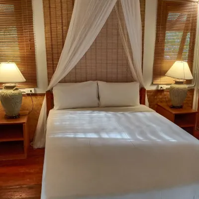 Mookies Bungalows Hotels near Ruby Beach