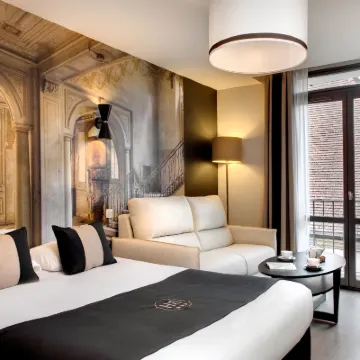 Hôtel des Ducs Hotels near Republique Tramway Station