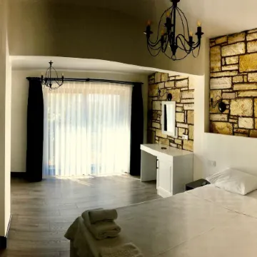 Victoria Hotel and Lounge